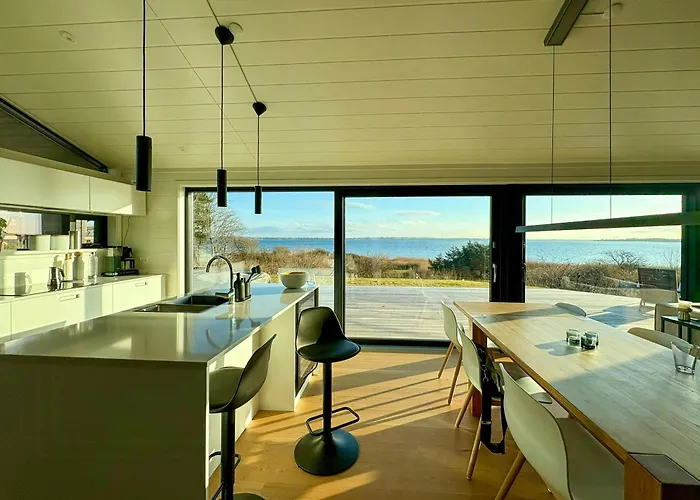 Idyllic Modern House Overlooking Lammefjord Vakantiehuis Vig